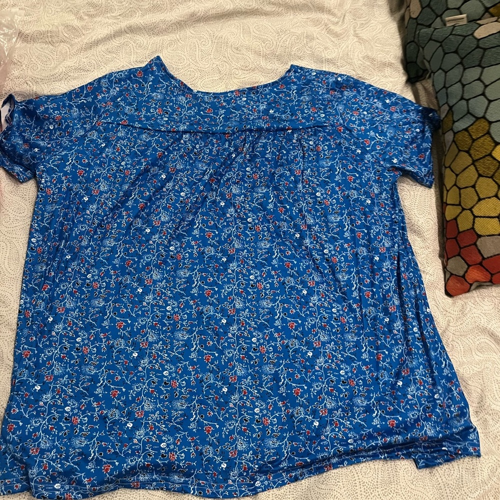 Tops - Picture 3 of 3